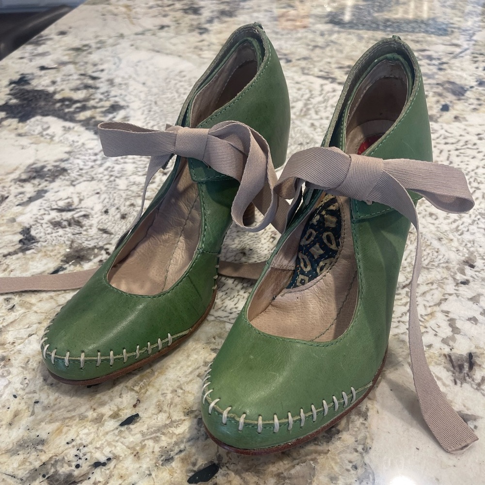 TERRA PLANA - Artisan Design Handcrafted Green Leather Heels Size 37 / US Size 6